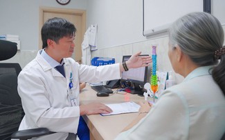 Mổ cột sống cứu người cao tuổi nhiều bệnh nền khỏi nguy cơ liệt chân vĩnh viễn