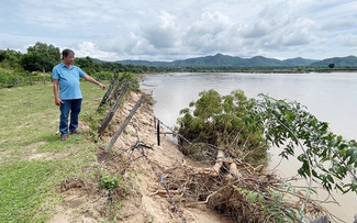 Thấp thỏm bên bờ sông Ba
