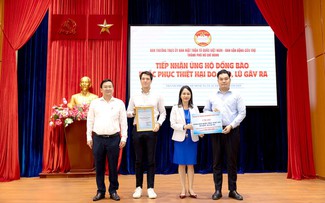 Danone Việt Nam trao tặng 90.000 hộp sữa Aptamil KID UHT cho trẻ em vùng bão lũ