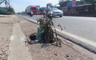 Hố nguy hiểm ven lộ