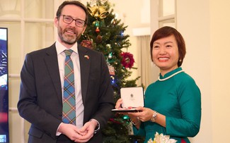 Phụ nữ đầu tiên tại Việt Nam được phong tặng danh hiệu MBE của Hoàng gia Anh