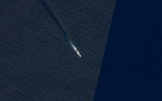 Ảnh vệ tinh chụp được đội tàu Mỹ có ‘tàu ma’ gần Venezuela