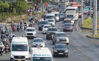 Lái ô tô trên quốc lộ và cao tốc, làm sao để tránh tai nạn 'dồn toa'?