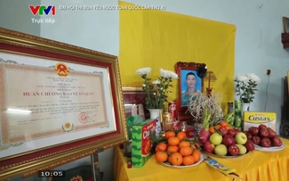 Truy tặng Huân chương Bảo vệ Tổ quốc hạng ba cho thượng sĩ Vũ Văn Bình