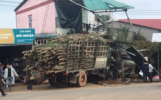 Quảng Trị: Tai nạn giữa xe tải và xe máy, bé 5 tuổi tử vong, nhiều người bị thương