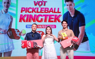 Diễn viên Huy Khánh, tay vợt Hoàng Thành Trung hào hứng trải nghiệm vợt pickleball Kingtek