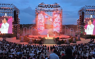 Noo Phước Thịnh hạnh phúc với live concert bên hồ Tuyền Lâm thơ mộng