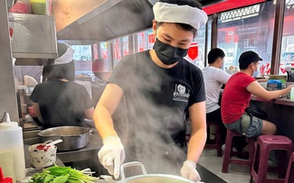 Đề xuất phạt tới 7 triệu vì móng tay, trang sức: Chủ quán ở TP.HCM cẩn trọng hơn