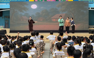 Lễ tổng kết năm học độc đáo: Học sinh xem kịch, nghe thông điệp mùa hè