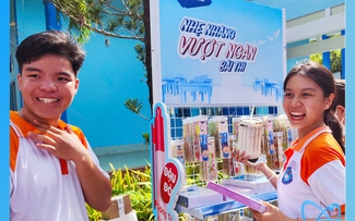 Tiếp sức mùa thi 2025: Bộ đôi giúp thí sinh ‘nhẹ nhàng vượt ngàn bài thi’
