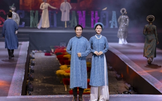 Huế lung linh qua bộ sưu tập áo dài của nhà thiết kế Việt Hùng
