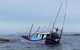 Đắk Lắk: Chìm tàu cá, 5 ngư dân được cứu kịp thời
