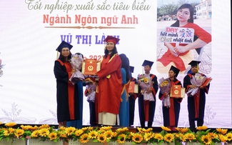 Nhiều công chức, viên chức nhận bằng cử nhân, kỹ sư