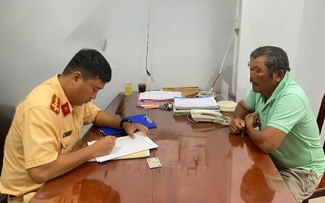 CSGT TP.HCM xử phạt chủ để bò chạy lạc vào hầm sông Sài Gòn