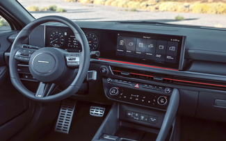 Sai lầm khi lạm dụng màn hình cảm ứng, các hãng xe đưa nút bấm trở lại