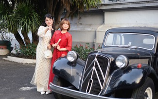 Rủ nhau chụp ảnh tết từ sáng sớm để tránh cảnh đông nghẹt người