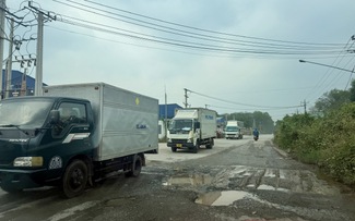 TP.HCM: Đường Vĩnh Lợi hư hỏng nặng, bao giờ mới được sửa?