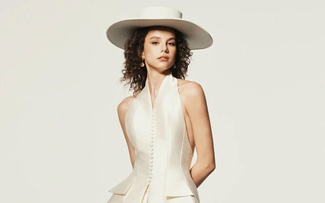 Lụa và taffeta - hai chất liệu định hình phong cách cao cấp