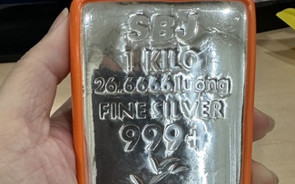 Giá bạc chính thức vượt 100 triệu đồng/kg