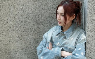 Bản phối đời thường trở nên ấn tượng hơn với áo khoác denim