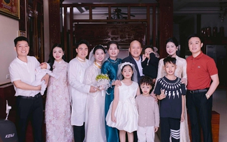 Gia đình đặc biệt với 4 cặp vợ chồng cùng tuổi