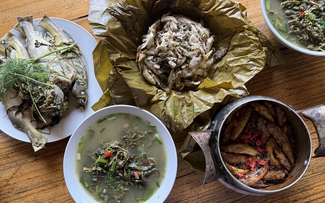 Về xứ Mường: 'Quái ngư' sông Đà trong cỗ lá Mường