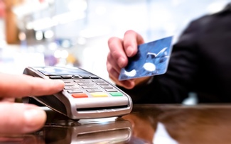 Ngân hàng phát hành thẻ tín dụng phải gặp mặt trực tiếp khách hàng