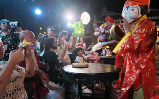 Mưa gió quật đổ sân khấu 'Bố ơi mình đi đâu thế?' và những chuyện hậu trường Mưa gió quật đổ sân khấu 'Bố ơi mình đi đâu thế?' và những chuyện hậu trường