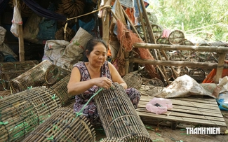 Nỗi buồn bên xóm nghề đan lọp cua