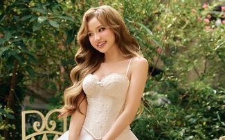 Muôn kiểu biến tấu với áo corset đa sắc Muôn kiểu biến tấu với áo corset đa sắc