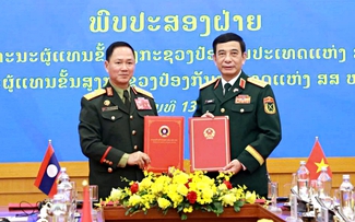 Đại tướng Phan Văn Giang và Bộ trưởng Quốc phòng Lào ký hợp tác quốc phòng 2027