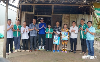 Diễn viên Huy Khánh đồng hành Báo Thanh Niên xây 2 nhà nhân ái ở Cà Mau