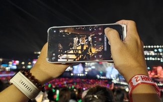Chụp ảnh concert bằng smartphone có thật sự khó khăn?