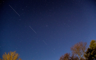 Có bao nhiêu vệ tinh Starlink đang bay quanh Trái đất?