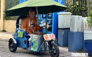 Vòng xoáy đường cùng sinh kế: Phải bảo vệ người bán vé số dạo