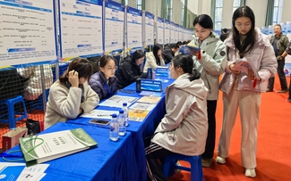 Thị trường lao động khó khăn, sinh viên phải chi chục triệu ‘mua’ suất thực tập Thị trường lao động khó khăn, sinh viên phải chi chục triệu ‘mua’ suất thực tập