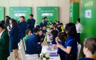 Đông đảo khách hàng thẩm định tại sự kiện khai trương mô hình kiến trúc A&K Tower Đông đảo khách hàng thẩm định tại sự kiện khai trương mô hình kiến trúc A&K Tower