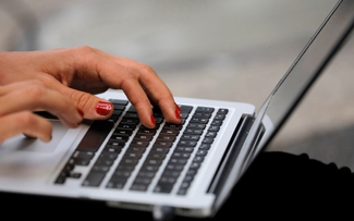 Một bộ phận trên laptop có thể ngốn pin nhiều hơn CPU