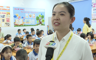 Lý do người mẹ ở TP.HCM xúc động khi vào trường ăn cơm bán trú cùng con