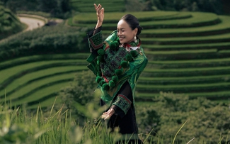Bà Bích của 'Hương vị tình thân' trẻ trung hơn nhờ thời trang Bà Bích của 'Hương vị tình thân' trẻ trung hơn nhờ thời trang