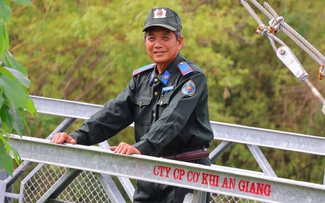 Cựu chiến binh hơn 30 năm giữ rừng, nặng lòng với sếu đầu đỏ