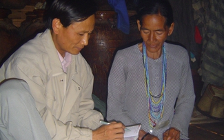 Người thầy cõng chữ về xuôi