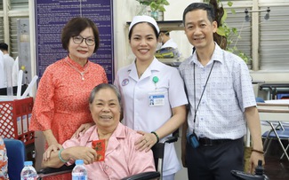 Bệnh nhân nghẹn ngào với tiệc tất niên đặc biệt ở Bệnh viện Chợ Rẫy