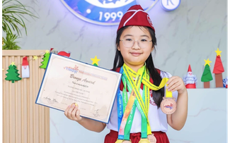 Huy chương toán của học sinh lớp 4 khởi nguồn từ cửa hàng đồ điện
