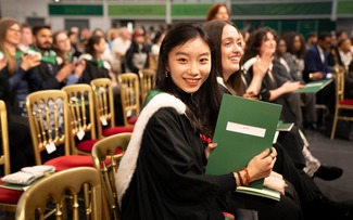 Nhiều suất du học Mỹ, Úc, Anh miễn phí cho người Việt đang mở đơn dịp tết