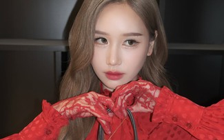 Chiếm mọi ánh nhìn trong mọi bữa tiệc đầu năm với găng tay ren mỏng