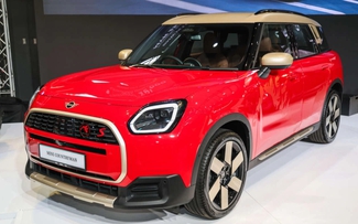 Những mẫu ô tô, xe máy phiên bản đặc biệt mừng năm mới Bính Ngọ 2026