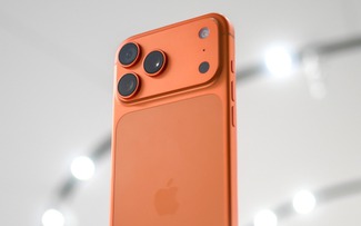 Hé lộ công năng cực 'xịn' của lỗ bé xíu cạnh camera iPhone