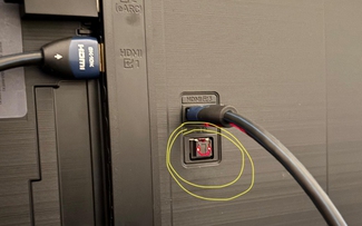 Cổng 'phát sáng' phía sau Smart TV có thể làm được những gì?