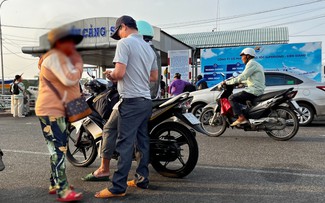 'Cò vé' trục lợi ở bến tàu đi Phú Quốc